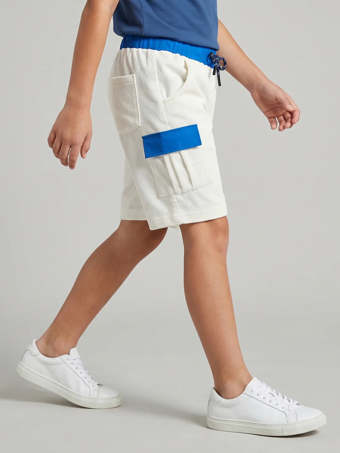 Boys White Self Design Regular Fit Shorts - Image 2