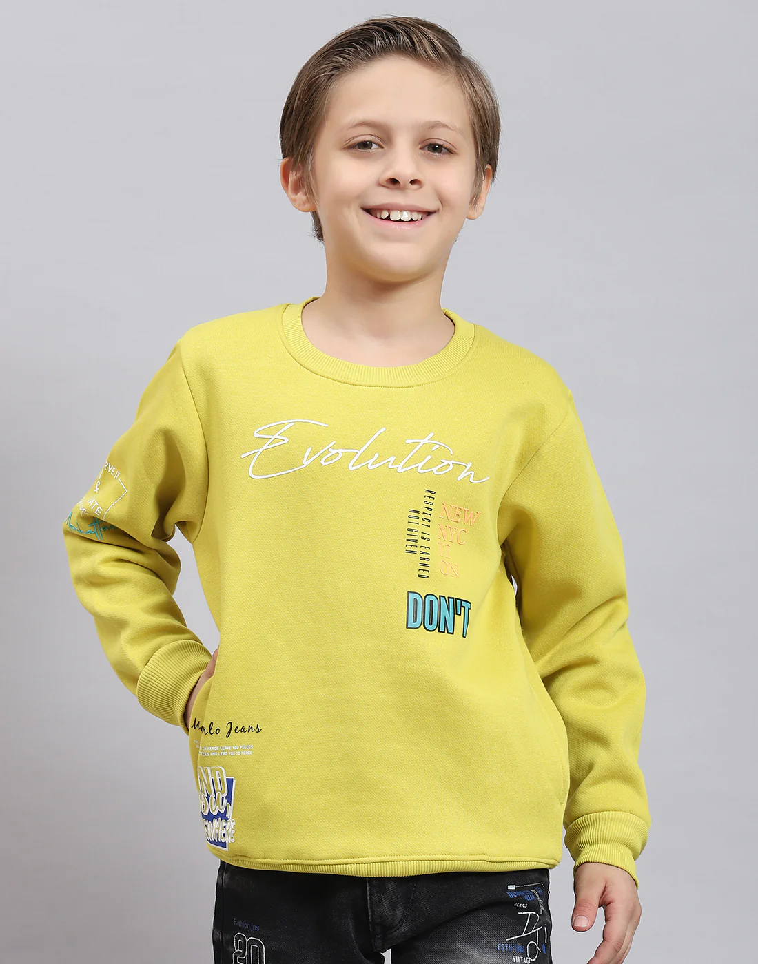 Boys Yellow Printed Round Neck Full Sleeve Sweatshirt - Image 2