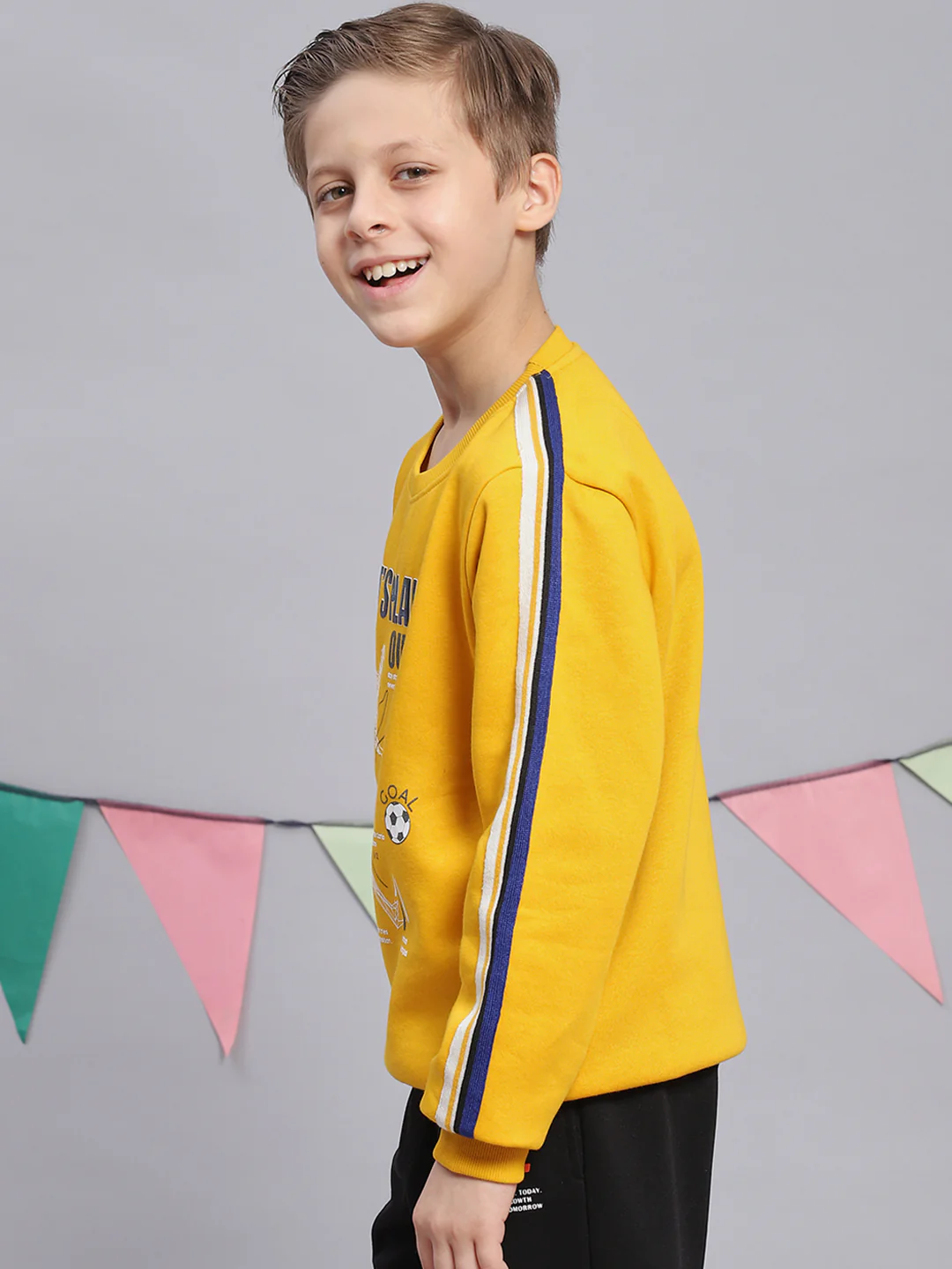 Boys Yellow Printed Round Neck Full Sleeve Sweatshirt - Image 3