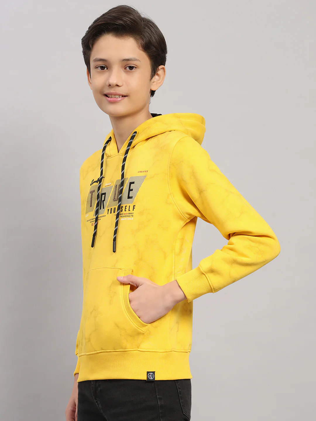 Boys Yellow Printed Round Neck Full Sleeve Sweatshirt - Image 3
