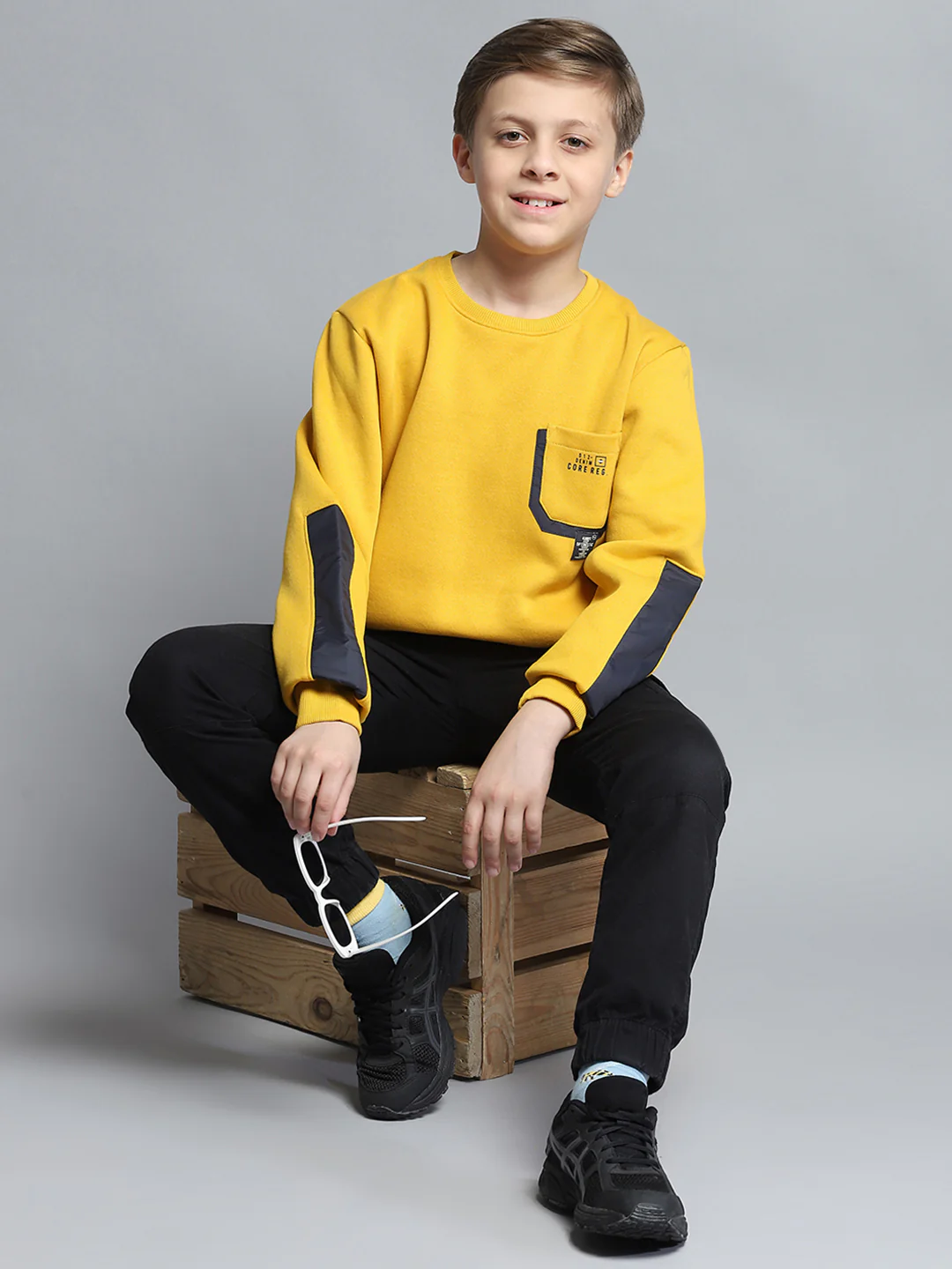 Boys Yellow Solid Round Neck Full Sleeve Sweatshirt - Image 2