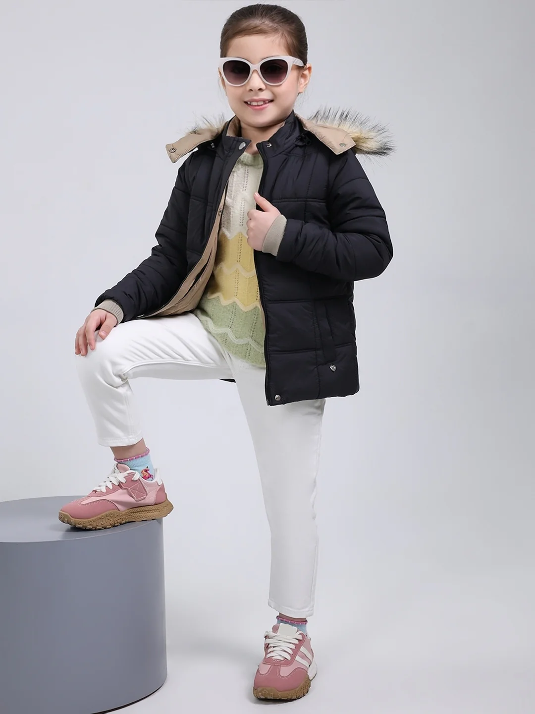 Girls Black Solid Hooded Full Sleeve Jacket - Image 2
