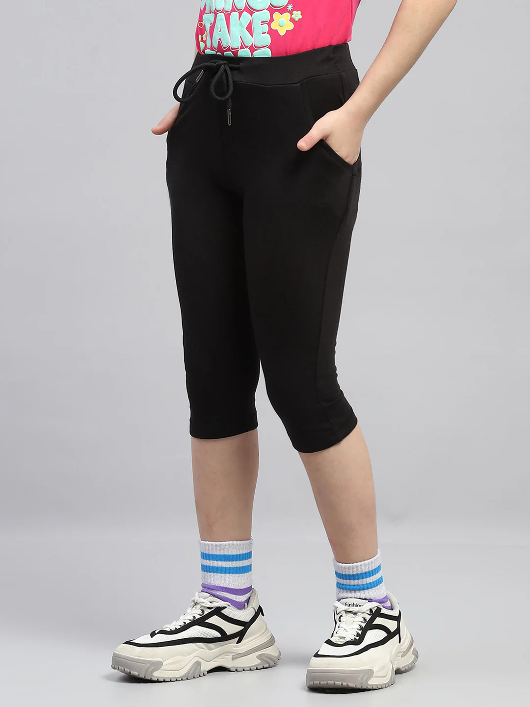 Girls Black Solid Regular Fit Capri - Image 3