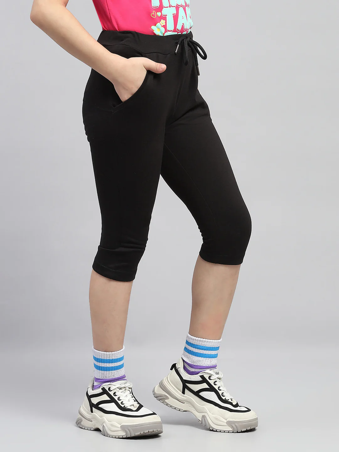 Girls Black Solid Regular Fit Capri - Image 4