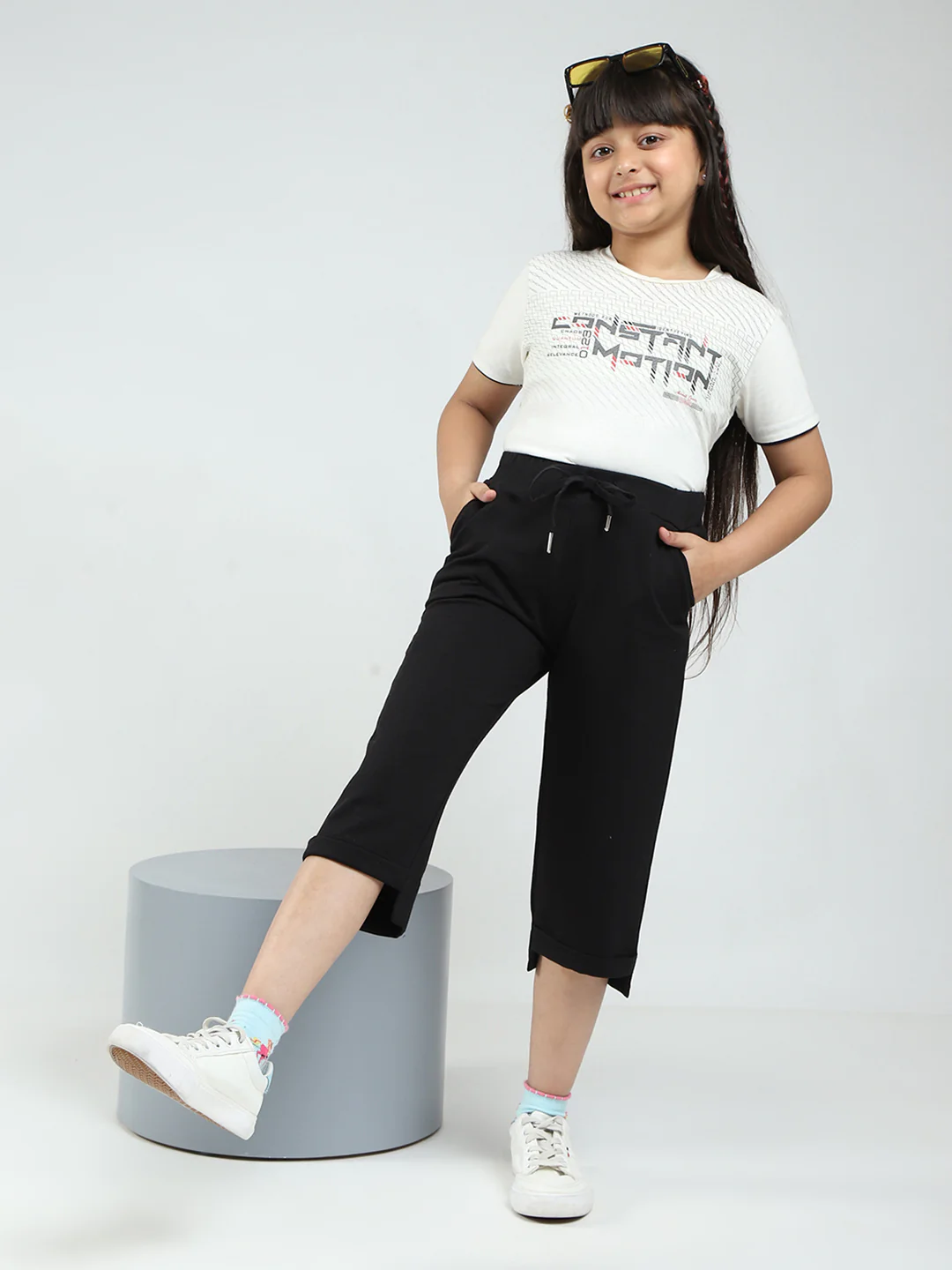 Girls Black Solid Regular Fit Capri - Image 2