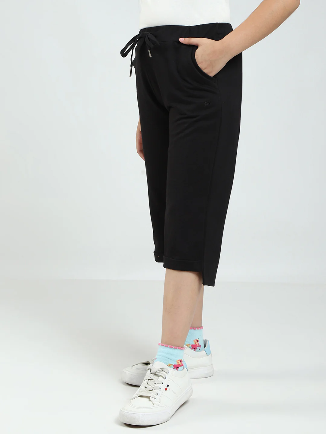 Girls Black Solid Regular Fit Capri - Image 3