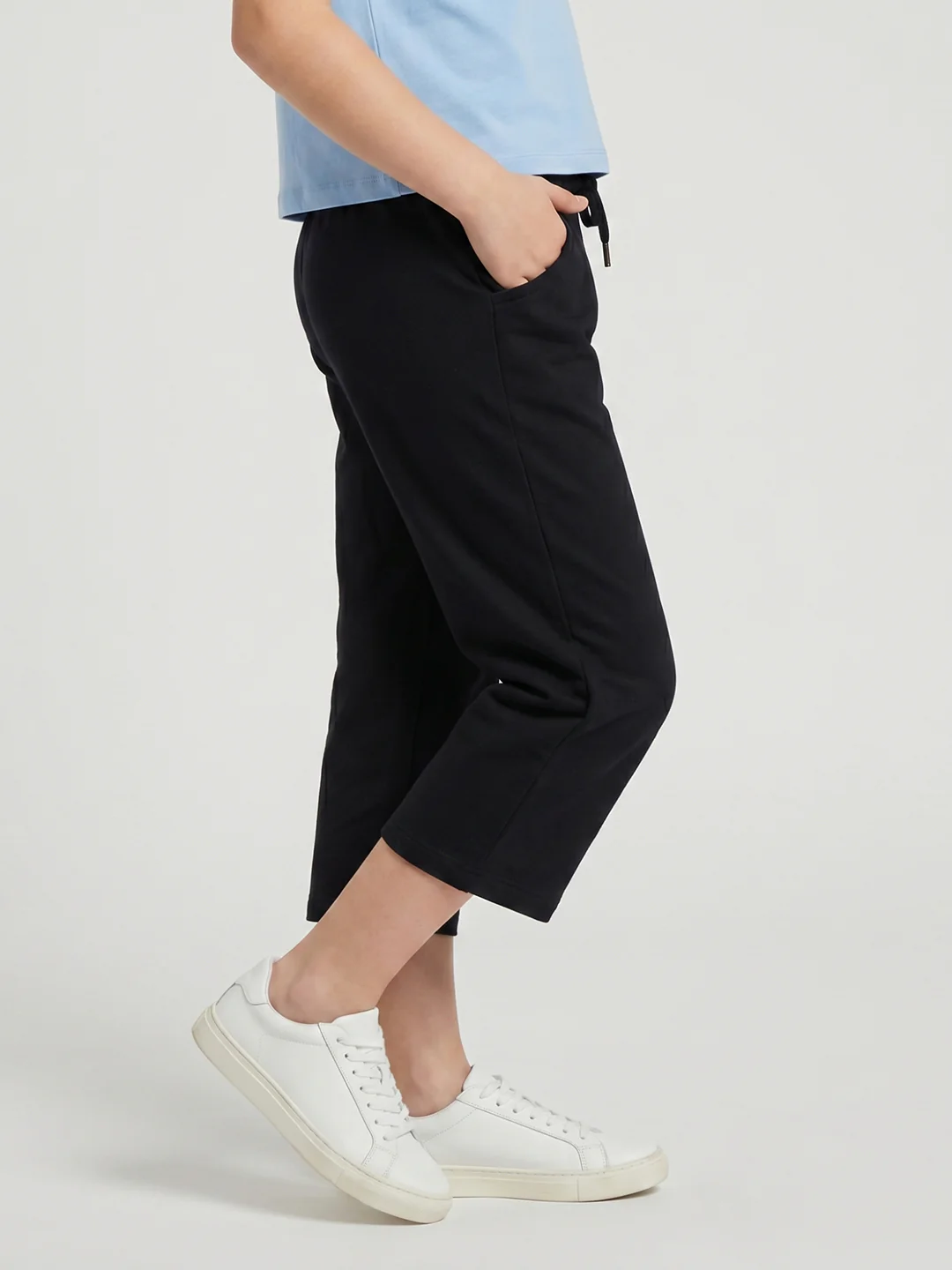 Girls Black Solid Regular Fit Capri - Image 2