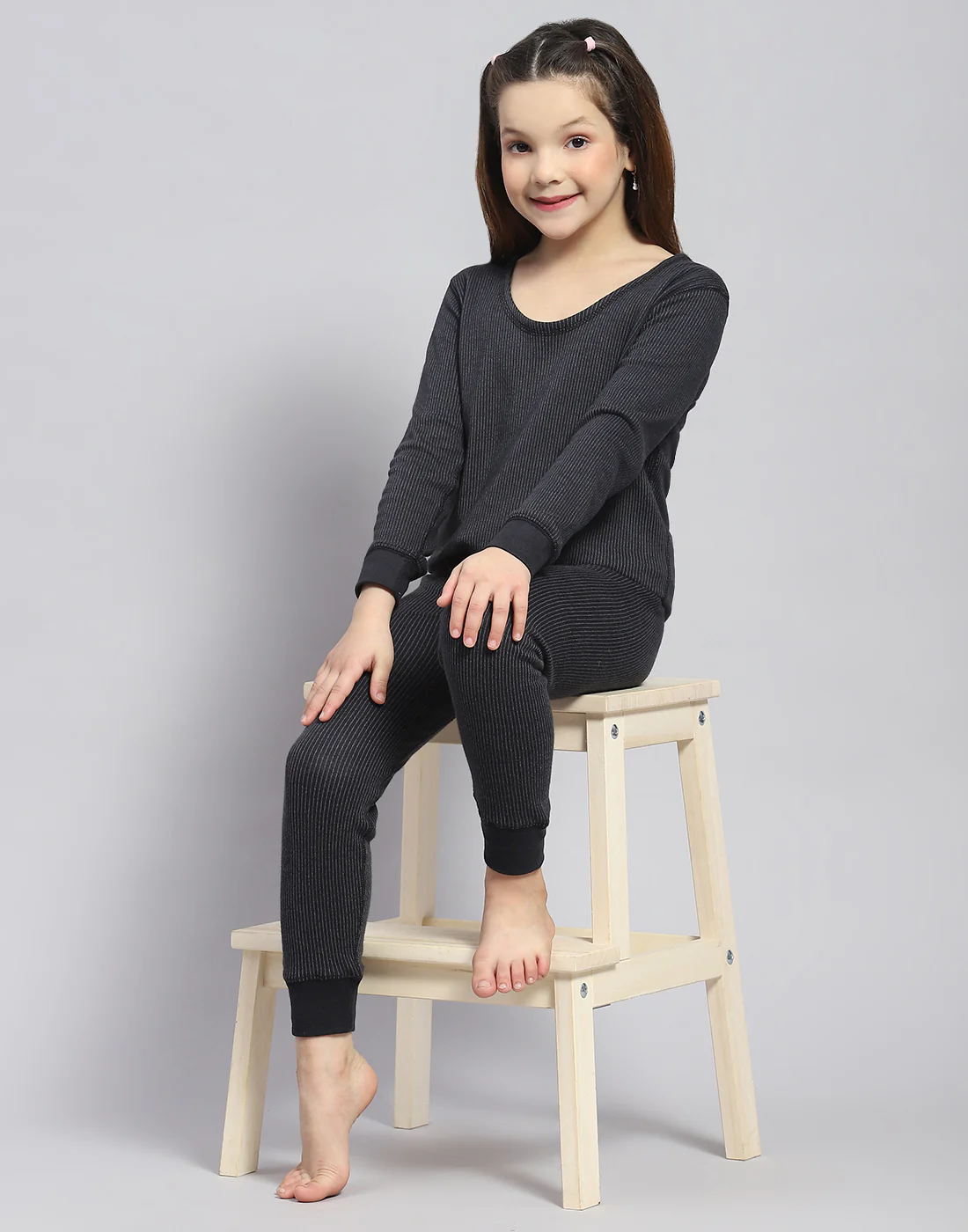 Girls Black Solid Round Neck Full Sleeve Thermal Vest - Image 2