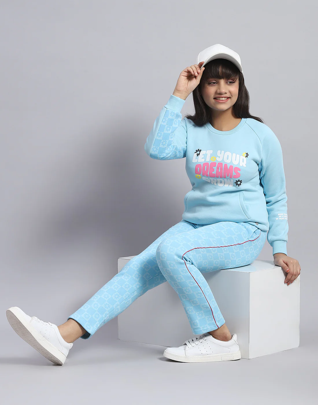 Girls Blue Printed Round Neck Full Sleeve Tracksuit - Image 3
