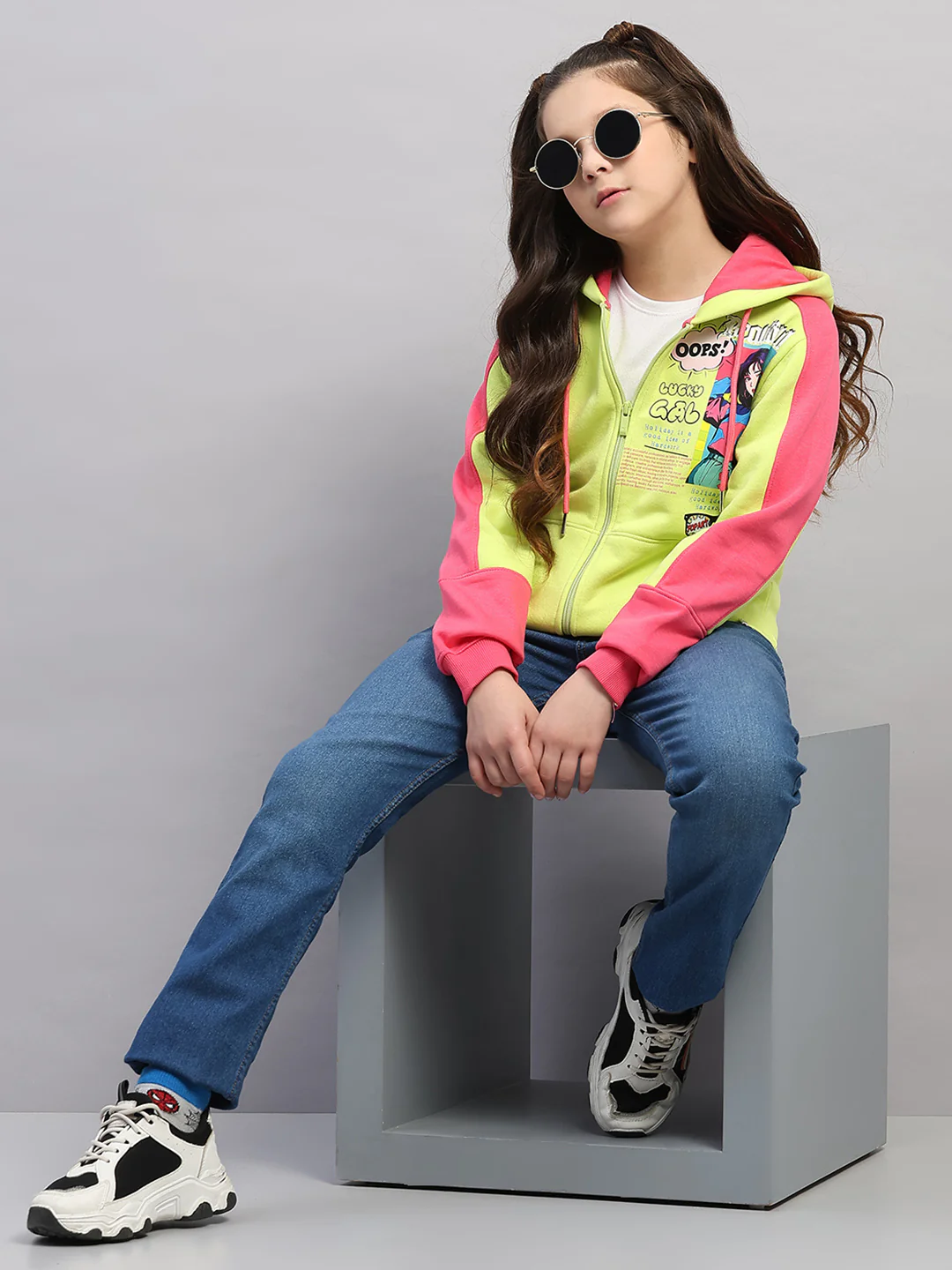 Girls Green Printed Hooded Full Sleeve Sweatshirt - Image 2