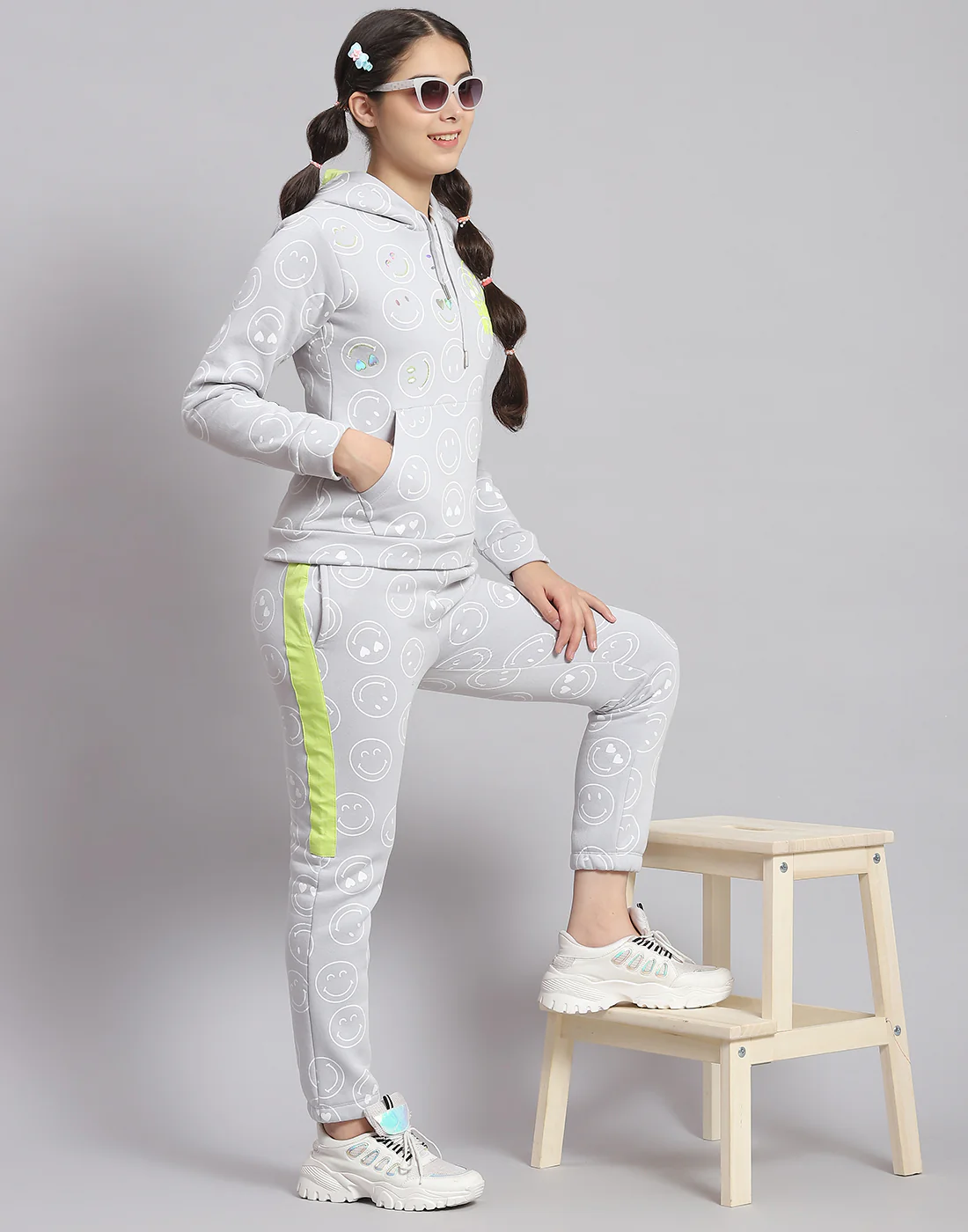 Girls Grey Printed Hooded Full Sleeve Cords Set - Image 2