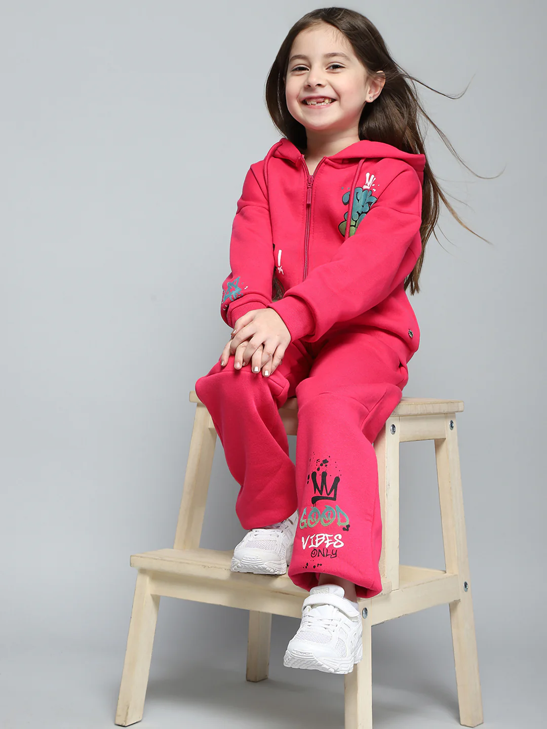 Girls Magenta Printed Hooded Full Sleeve Tracksuit - Image 2