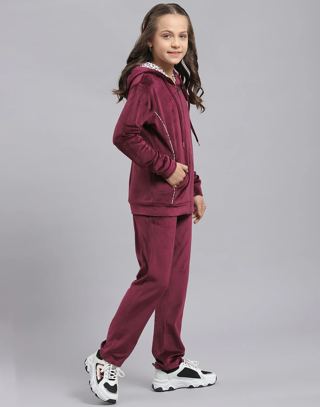 Girls Maroon Solid Hooded Full Sleeve Tracksuit - Image 4