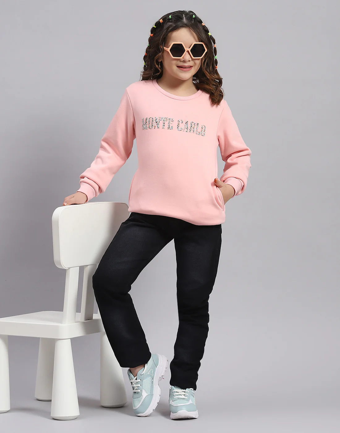 Girls Pink Embellished Round Neck Full Sleeve Sweatshirt - Image 2