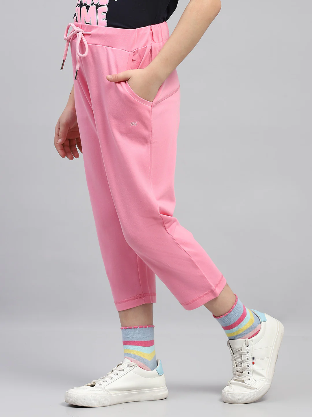 Girls Pink Solid Regular Fit Capri - Image 3