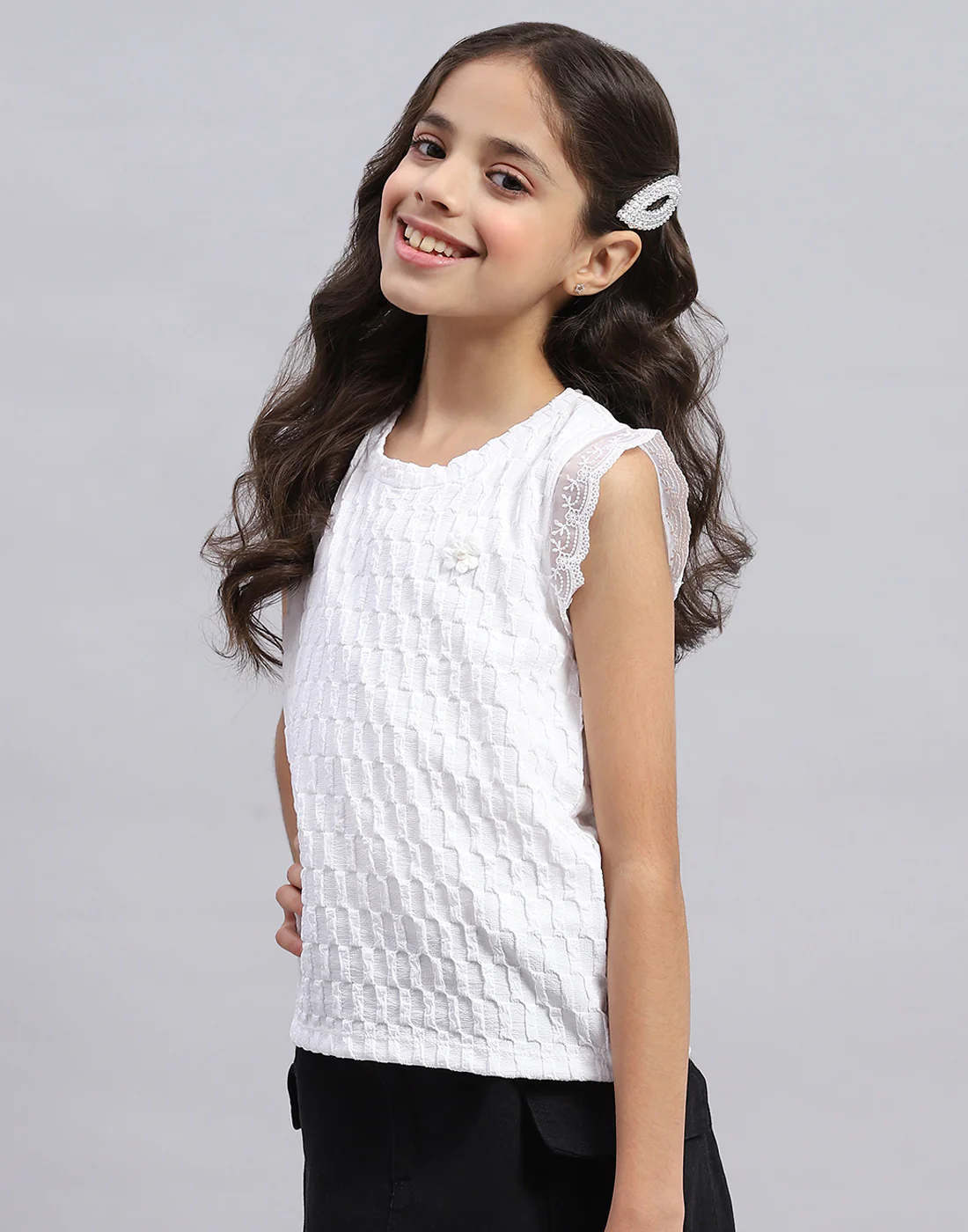 Girls White Self Design Round Neck Half Sleeve Top - Image 3