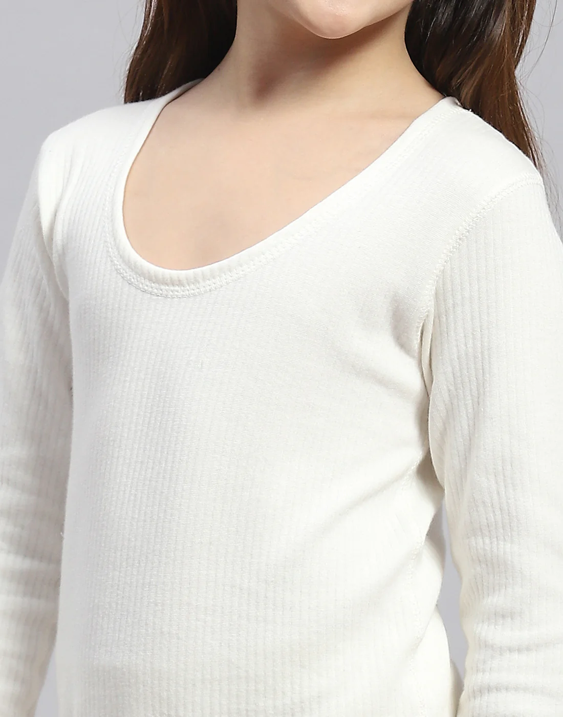 Girls White Solid Round Neck Full Sleeve Thermal Vest - Image 6