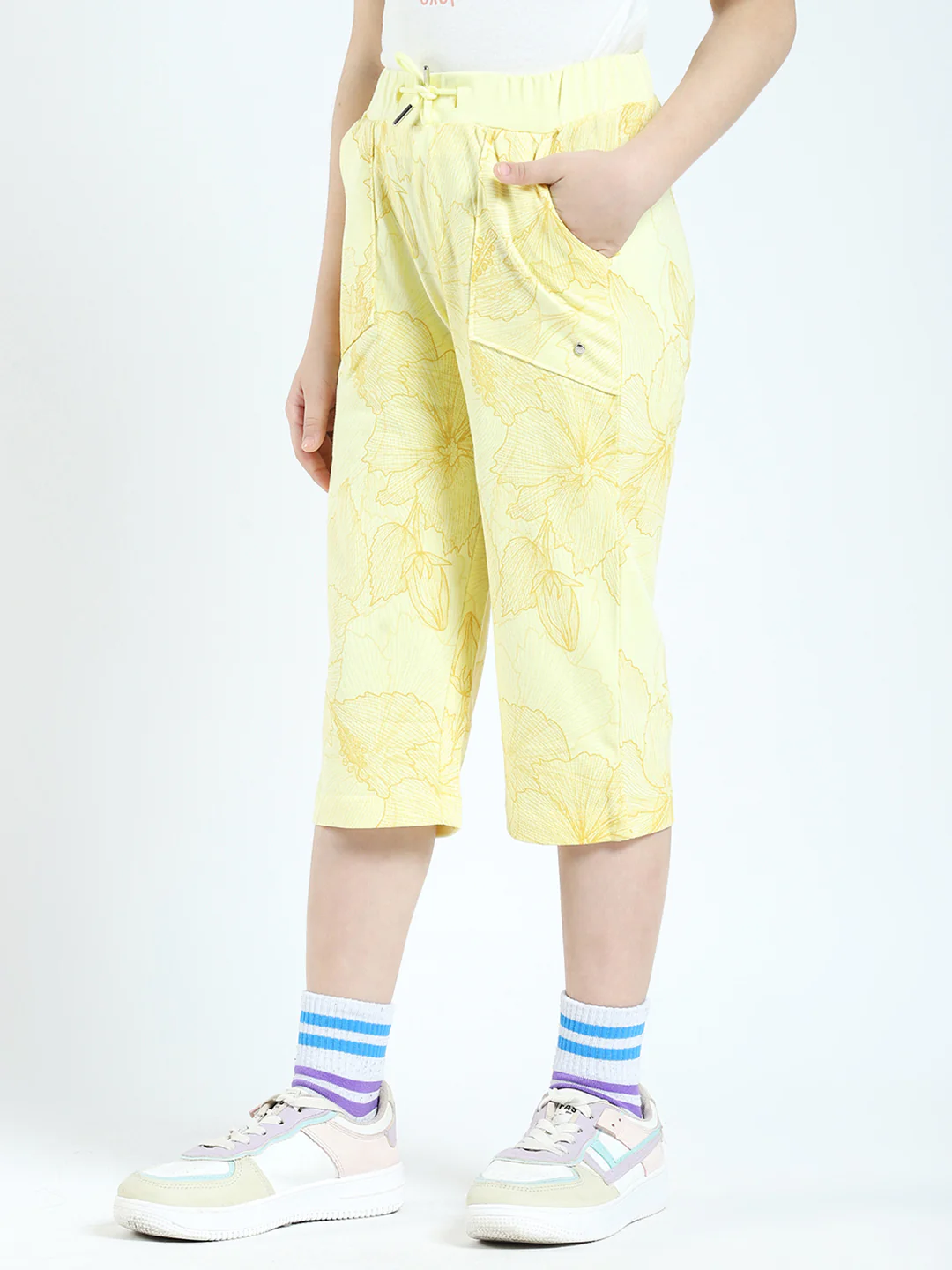 Girls Yellow Printed Regular Fit Capri - Image 3