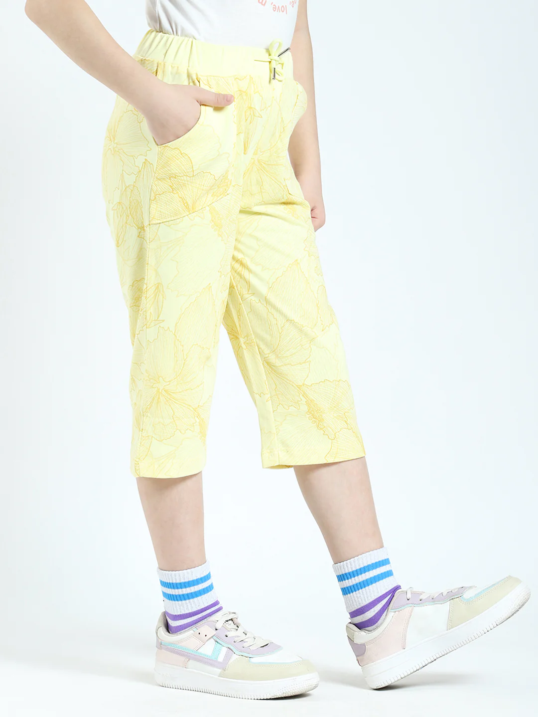 Girls Yellow Printed Regular Fit Capri - Image 4