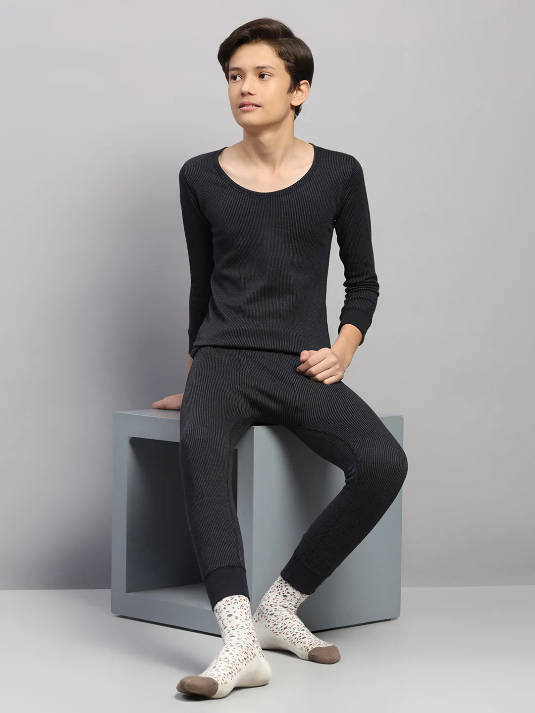 Kids Black Solid Round Neck Full Sleeve Thermal Vest - Image 2