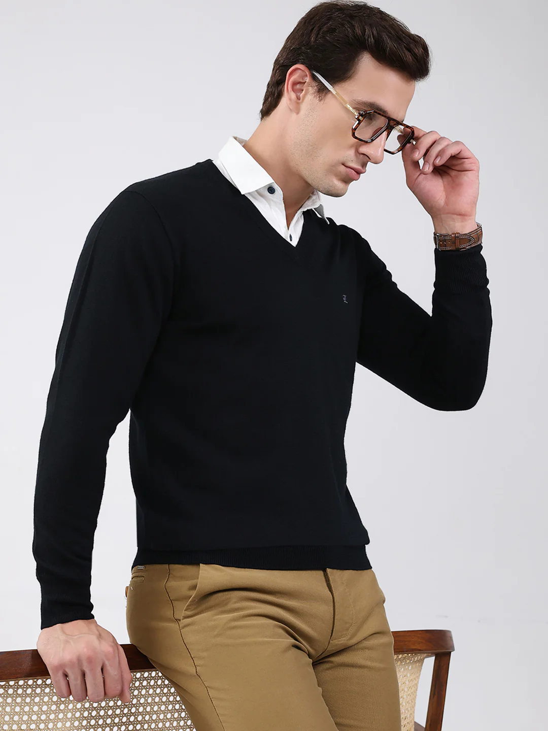 Luxuria Men Black Solid V Neck Full Sleeve Pullover - Image 6