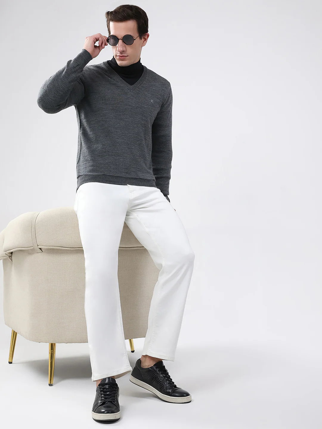 Luxuria Men Grey Solid V Neck Full Sleeve Pullover - Image 2