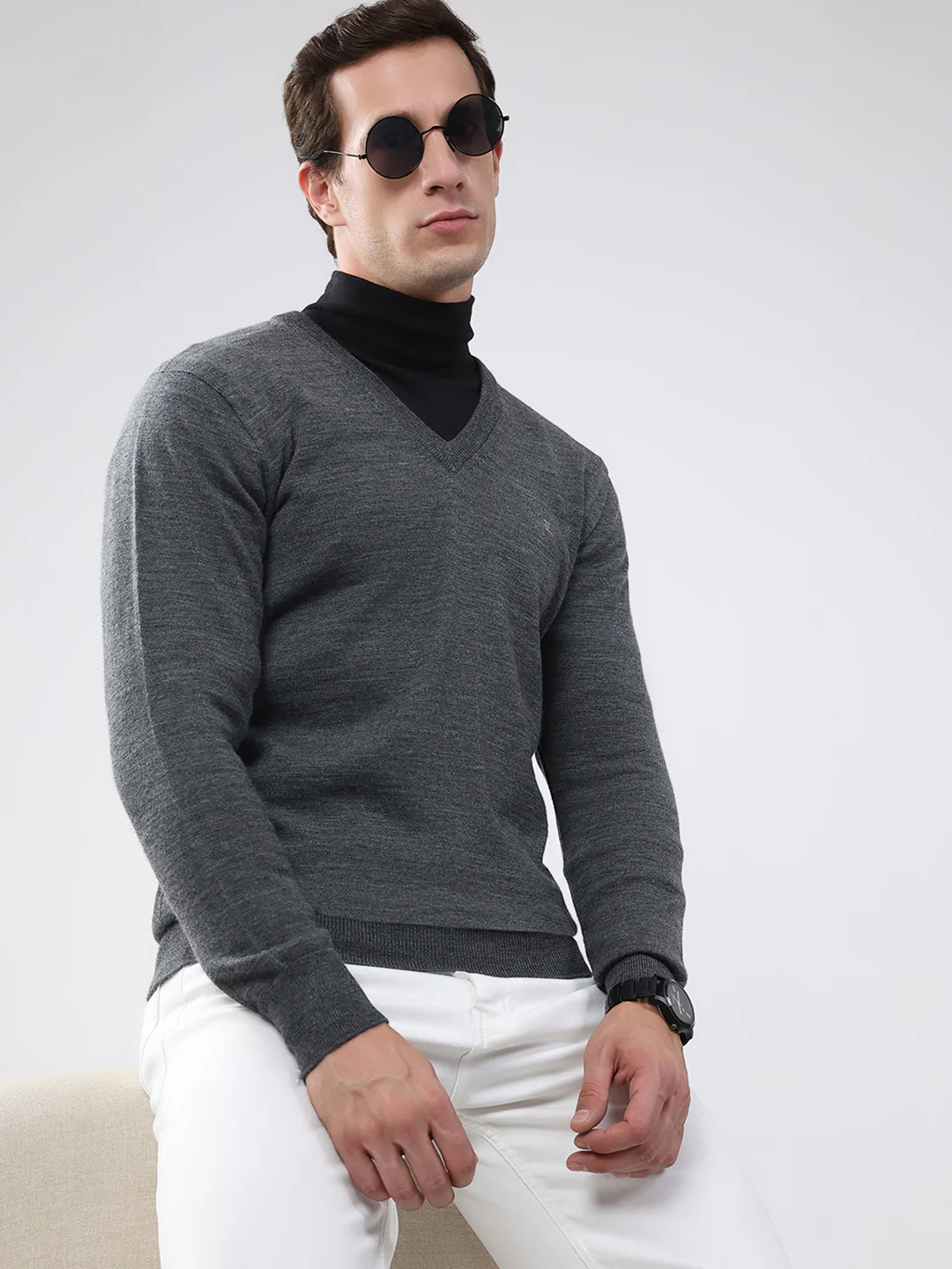 Luxuria Men Grey Solid V Neck Full Sleeve Pullover - Image 6
