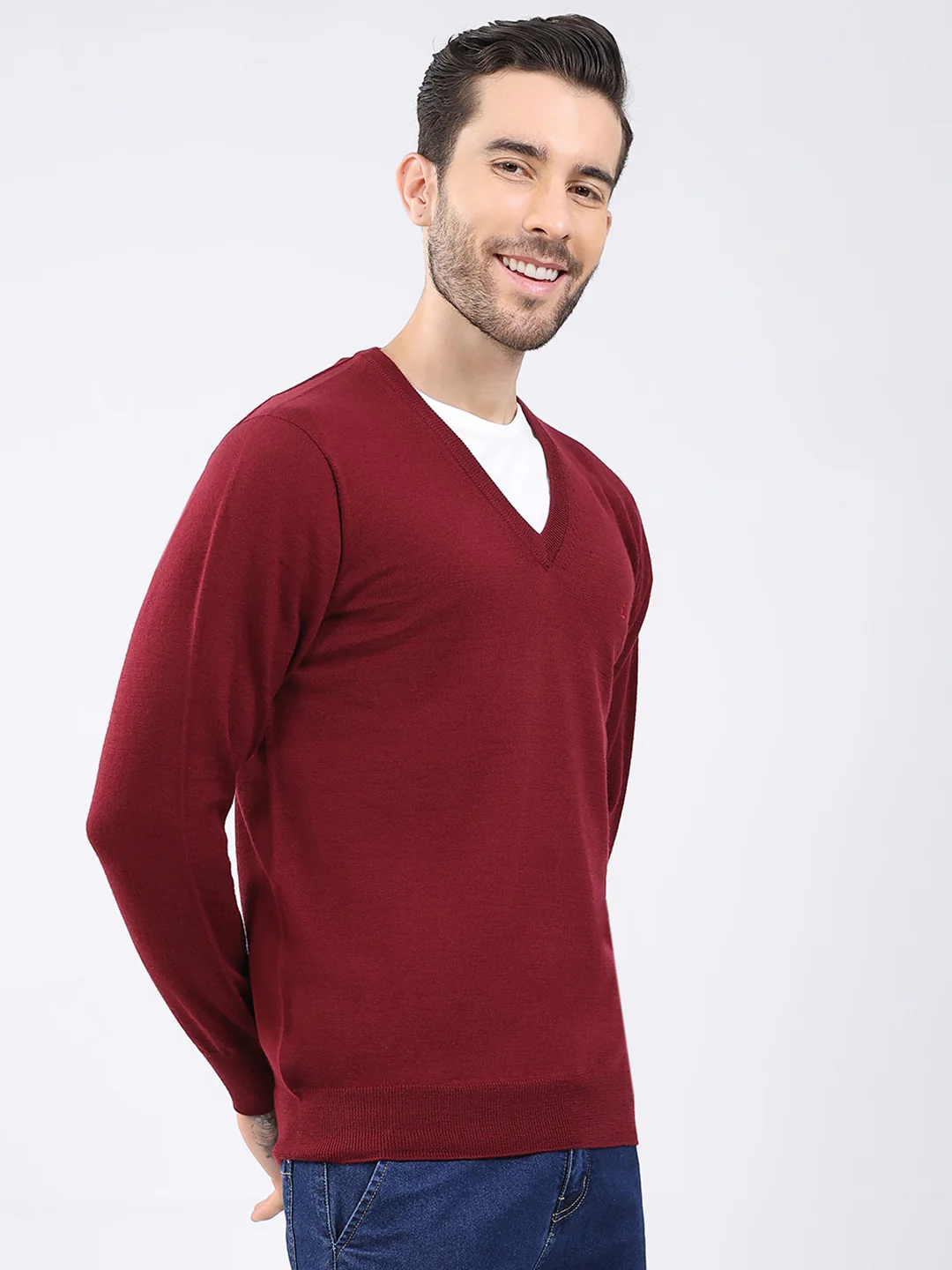 Luxuria Men Maroon Solid V Neck Full Sleeve Pullover - Image 4