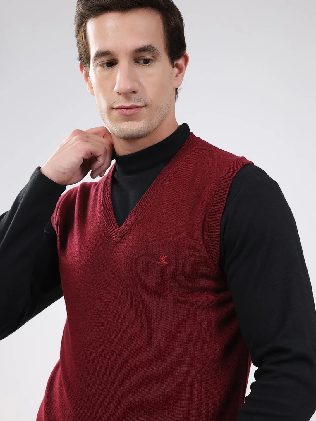 Luxuria Men Maroon Solid V Neck Sleeveless Sweater - Image 7