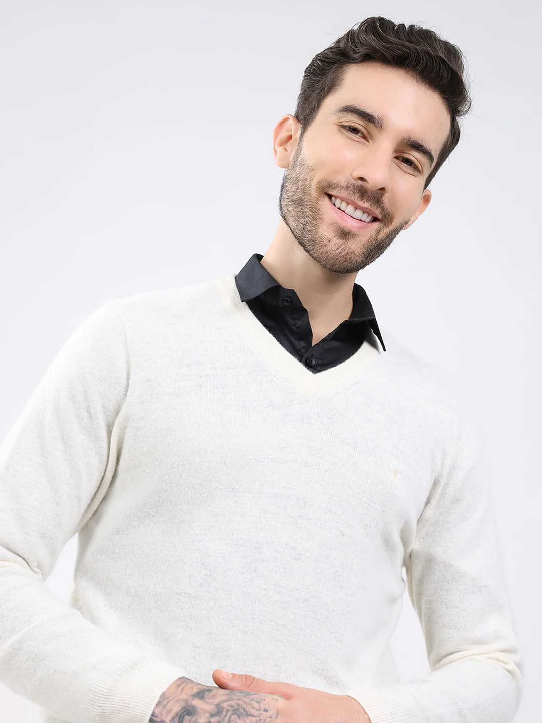 Luxuria Men White Solid V Neck Full Sleeve Pullover - Image 7