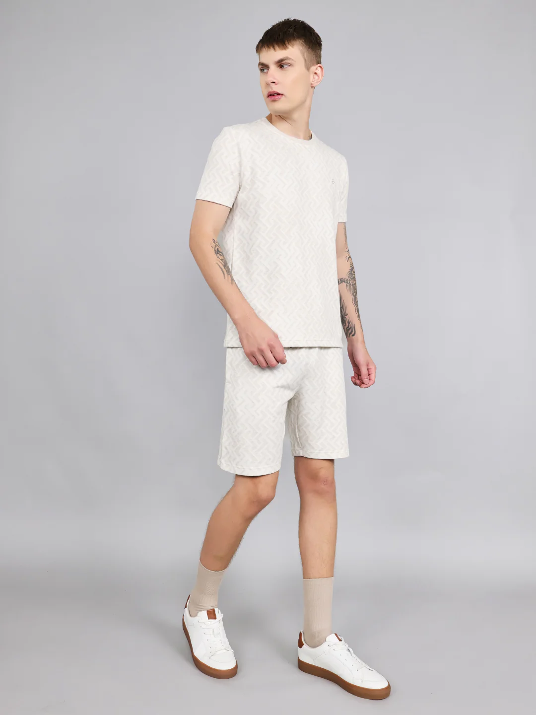 Men Beige Geometric Regular Fit Bermuda Set - Image 3
