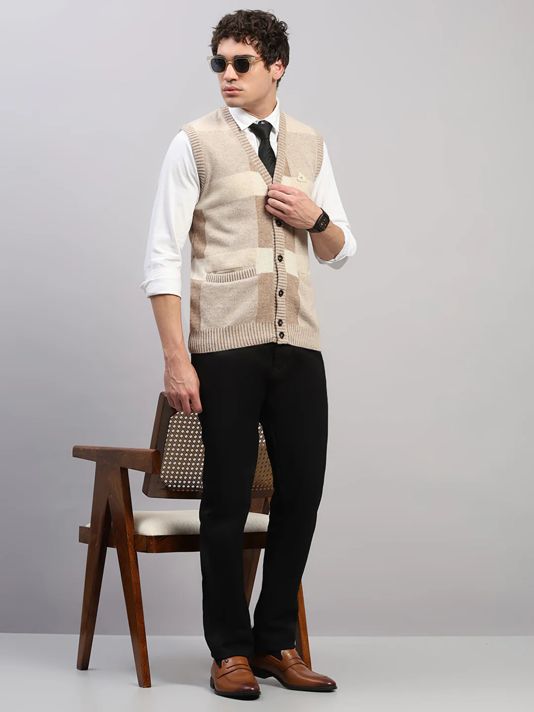 Men Beige Printed V Neck Sleeveless Cardigan - Image 2