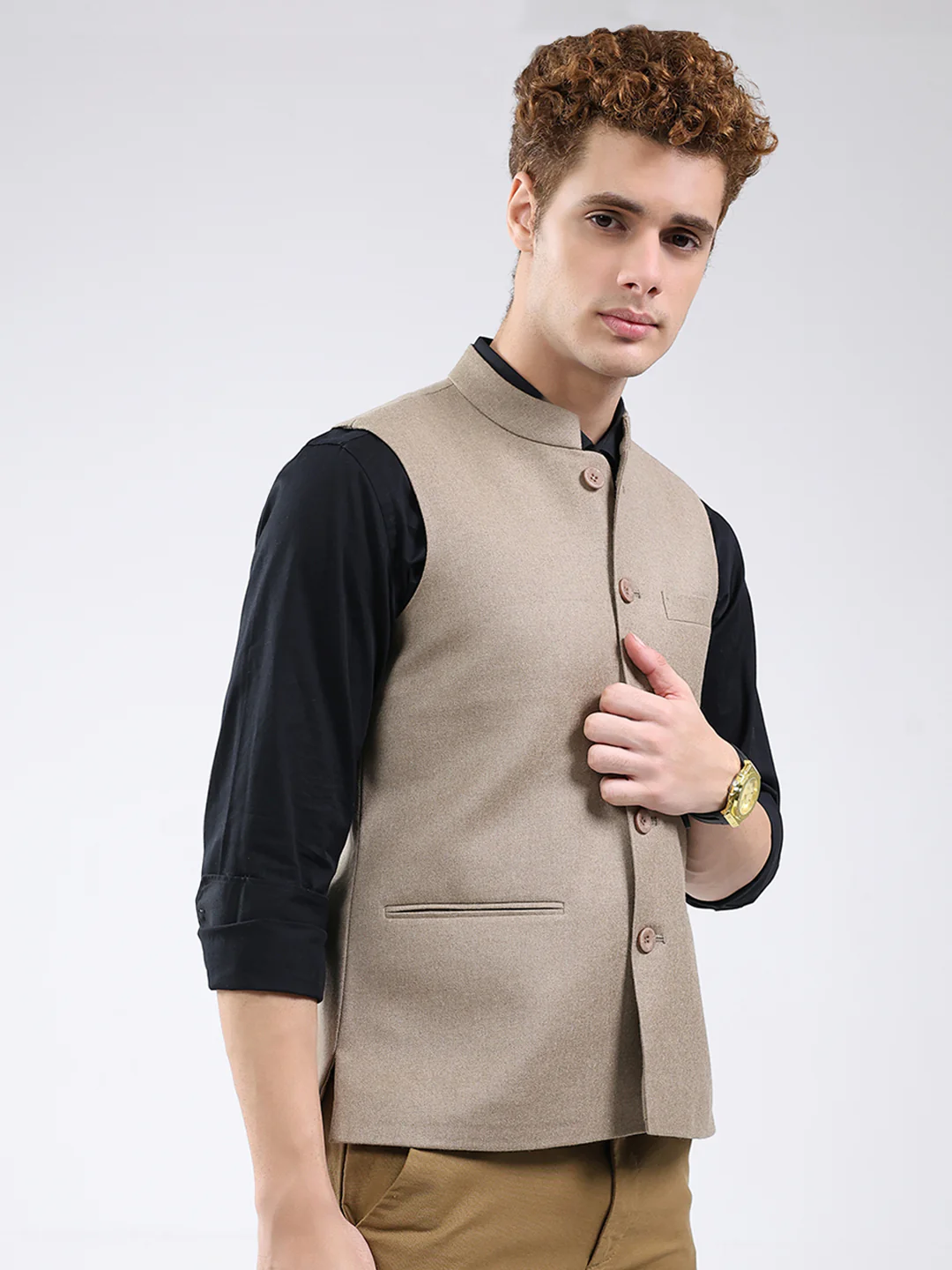 Men Beige Solid Band Neck Sleeveless Jacket - Image 4
