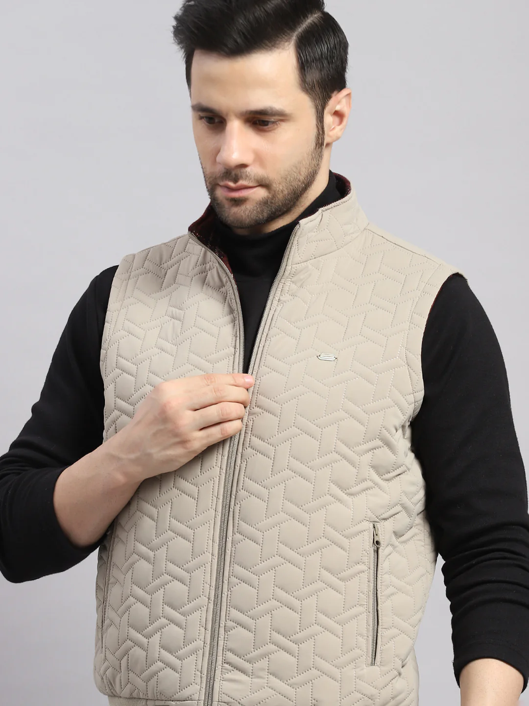 Men Beige Solid Collar Sleeveless Reversible Jacket - Image 10