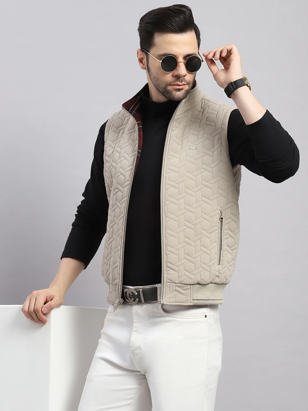 Men Beige Solid Collar Sleeveless Reversible Jacket - Image 6