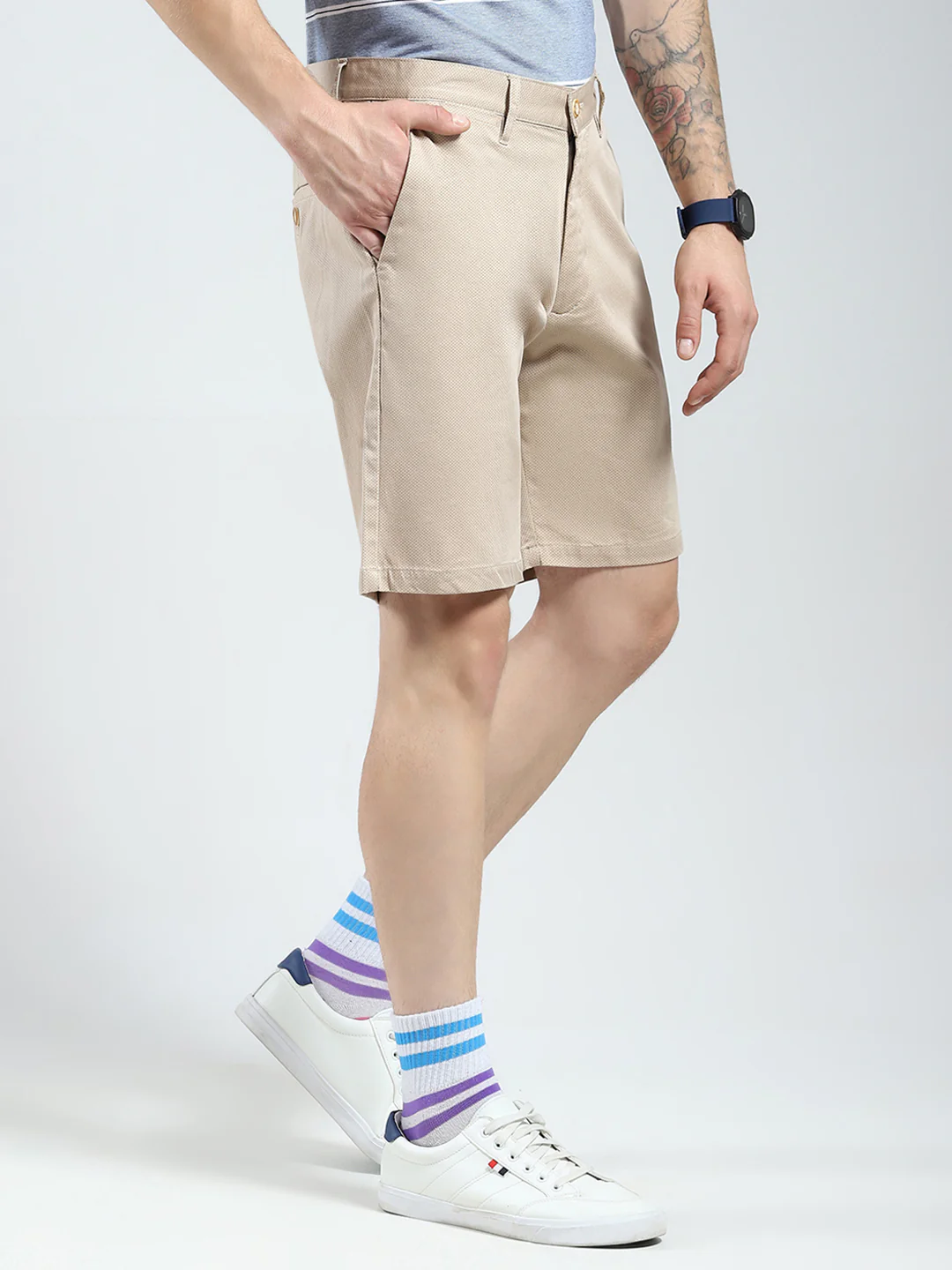 Men Beige Solid Regular Fit Shorts - Image 4