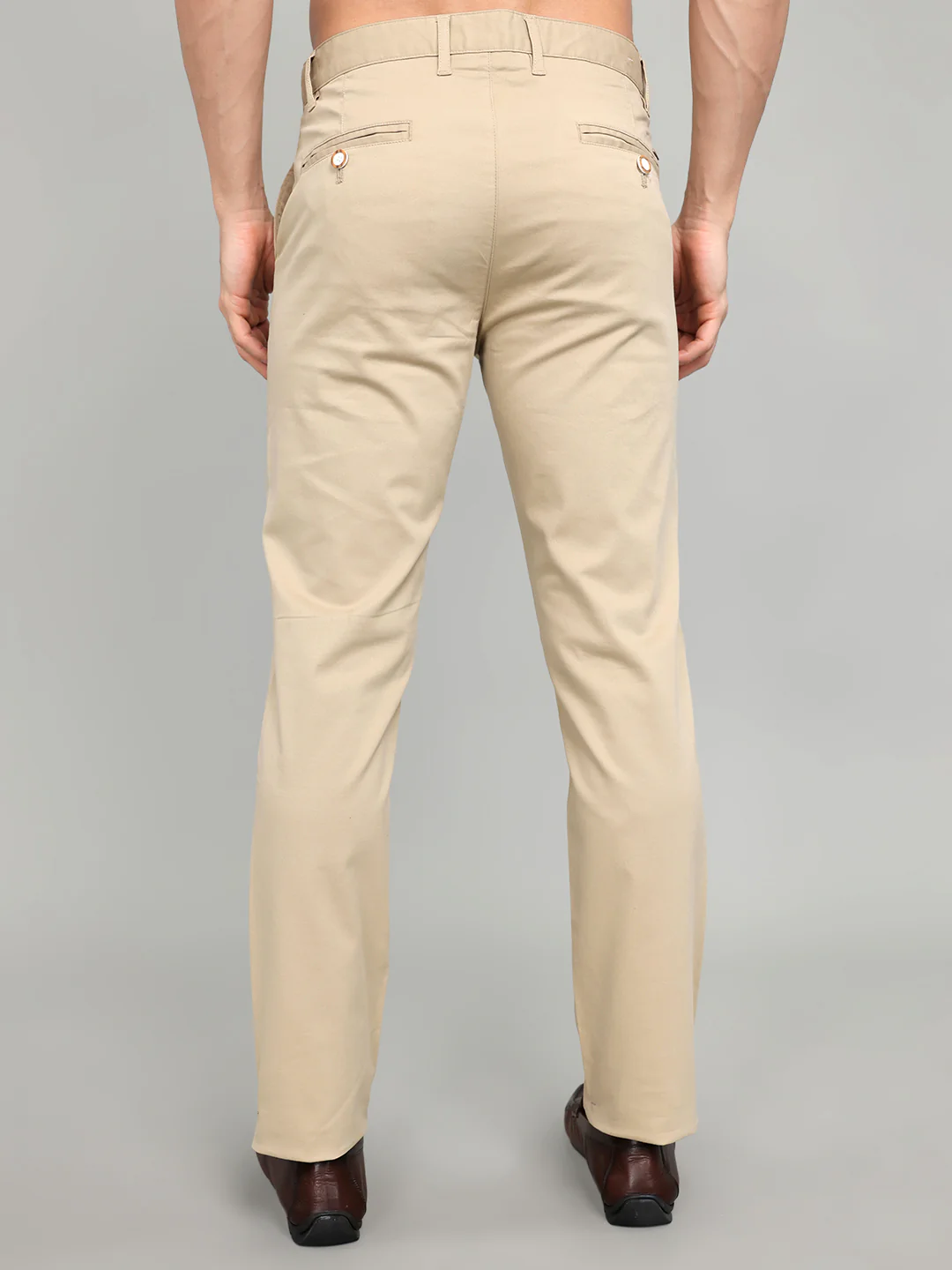 Men Beige Solid Slim Fit Trouser - Image 4