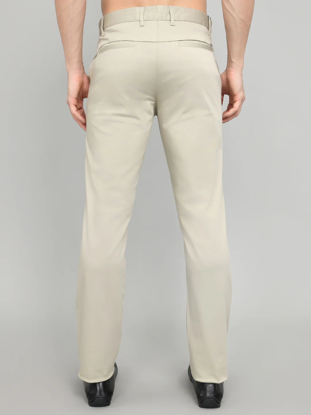 Men Beige Solid Slim Fit Trouser - Image 4