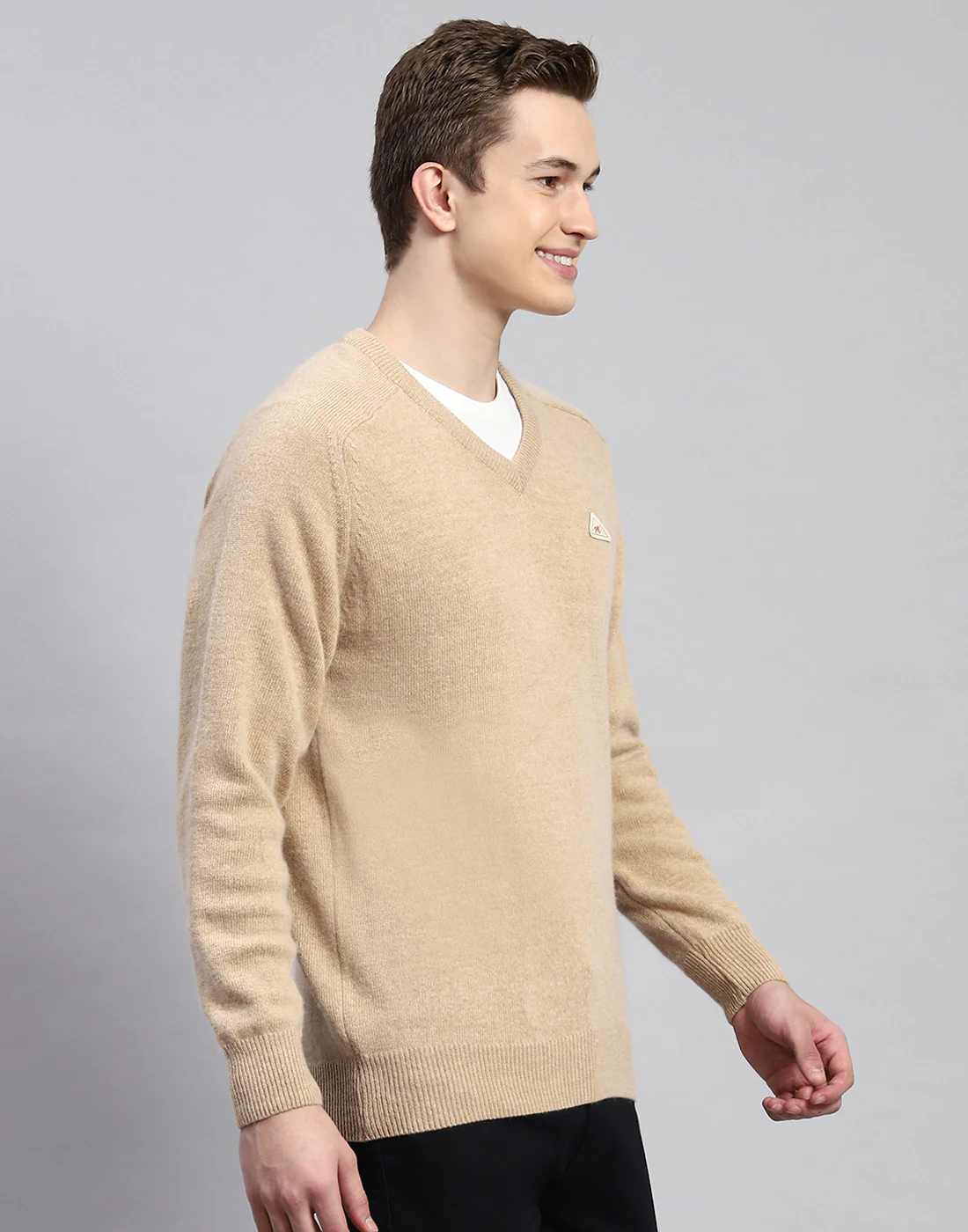 Men Beige Solid V Neck Full Sleeve Pullover - Image 4