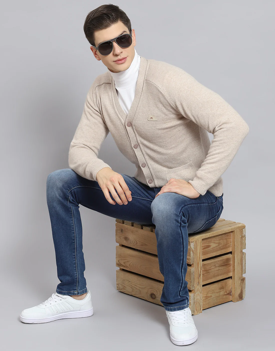 Men Beige Solid V Neck Full Sleeve Sweater