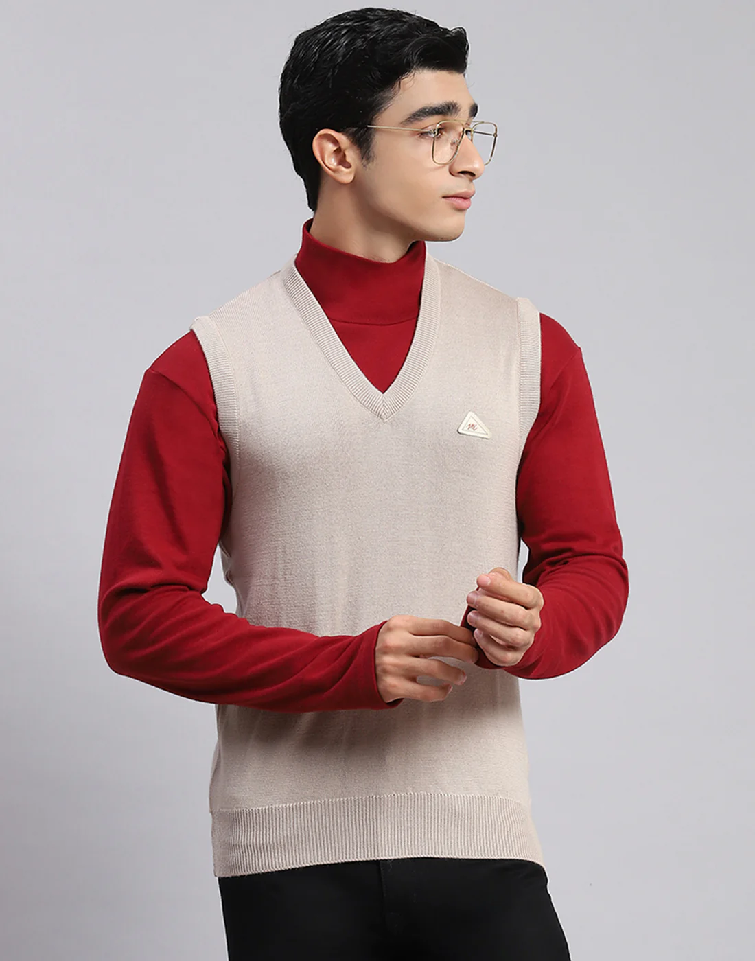 Men Beige Solid V Neck Sleeveless Sweaters/Pullovers - Image 2