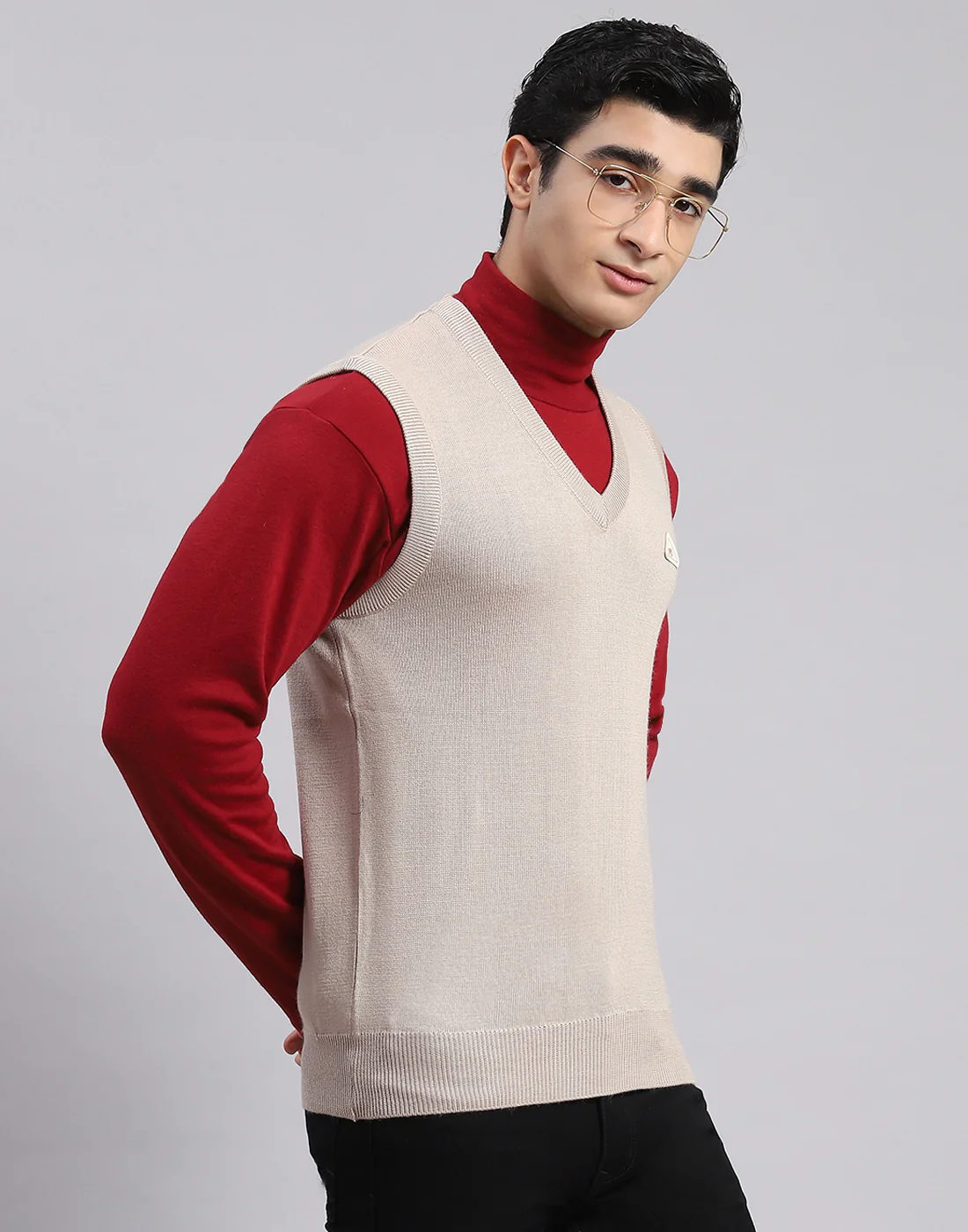 Men Beige Solid V Neck Sleeveless Sweaters/Pullovers - Image 4