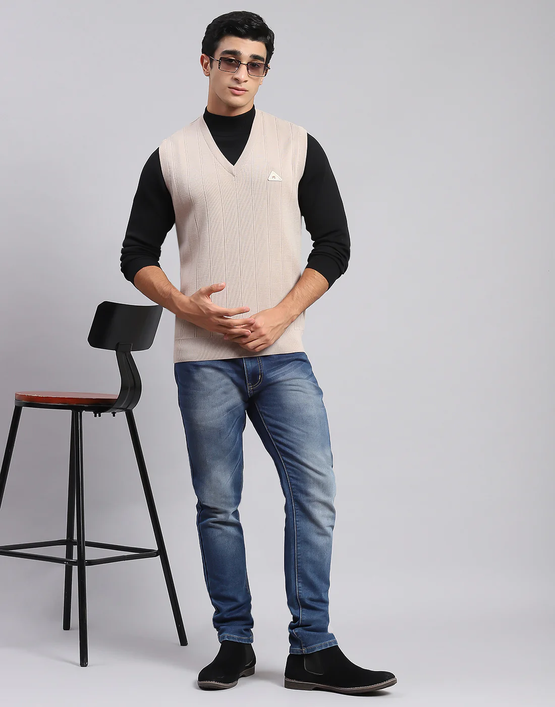 Men Beige Solid V Neck Sleeveless Sweaters/Pullovers - Image 5
