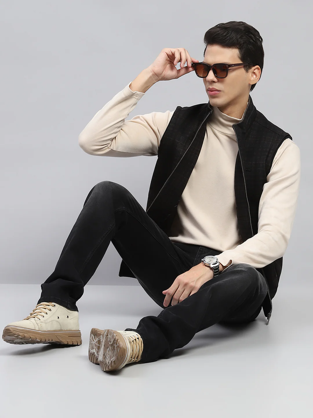 Men Black Check Mock Neck Sleeveless Jacket - Image 2