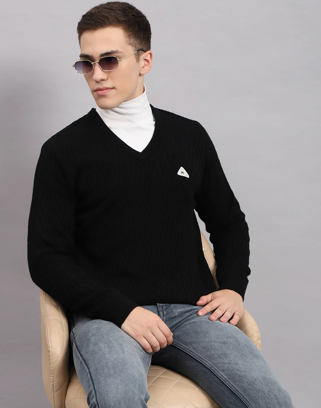 Men Black Self Design V Neck Full Sleeve Pullover - Image 6