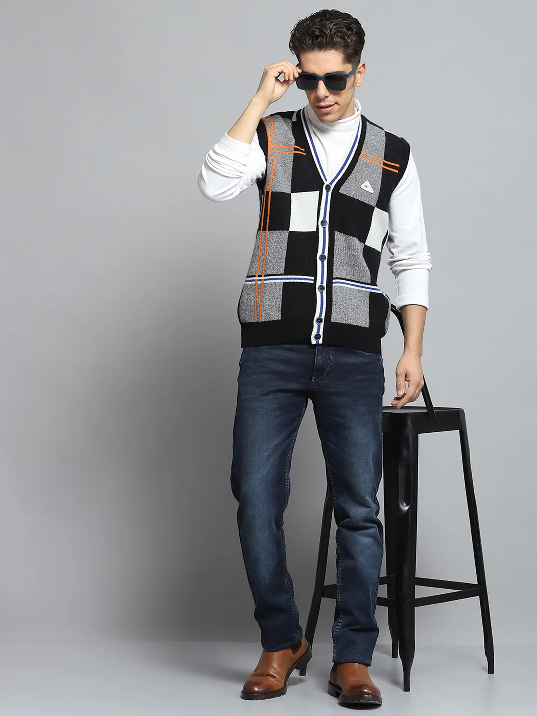 Men Black Self Design V Neck Sleeveless Cardigan - Image 2