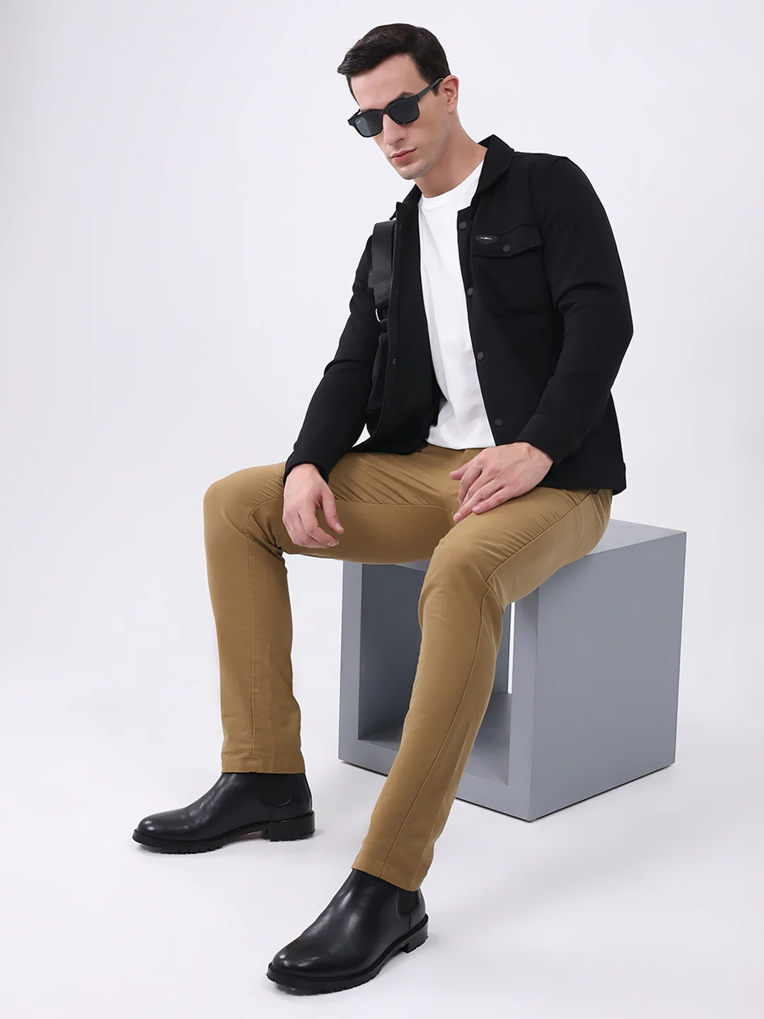 Men Black Solid Collar Full Sleeve Sweatshirt - Image 2
