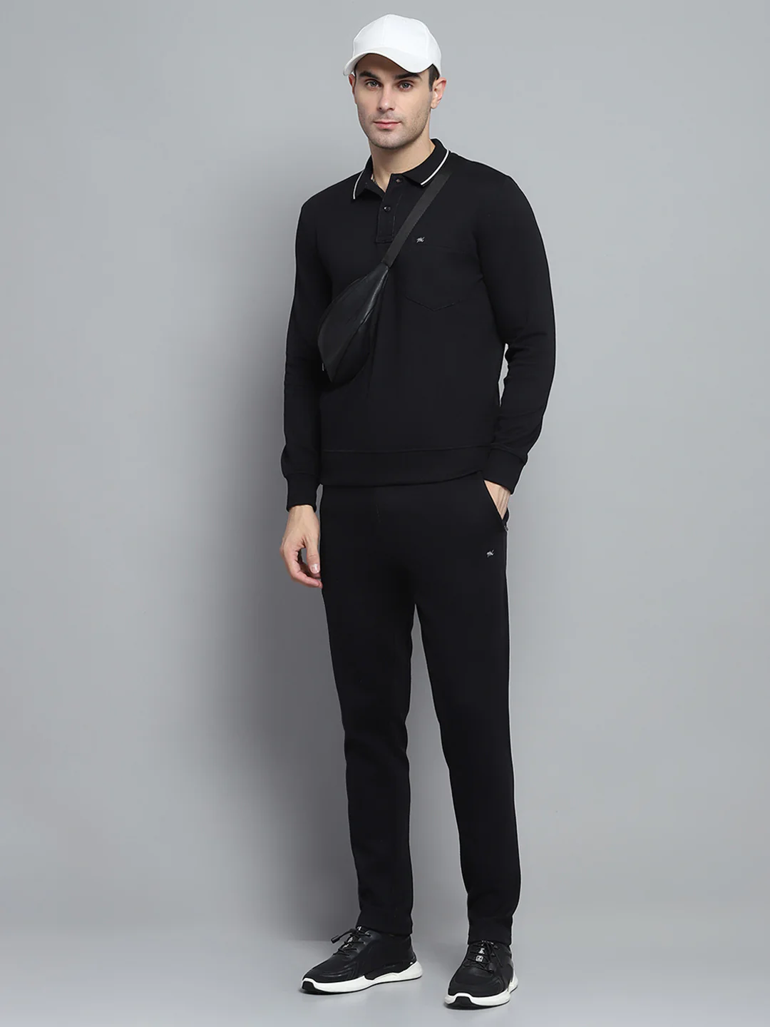 Men Black Solid Collar Full Sleeve Winter Tracksuit - Image 2