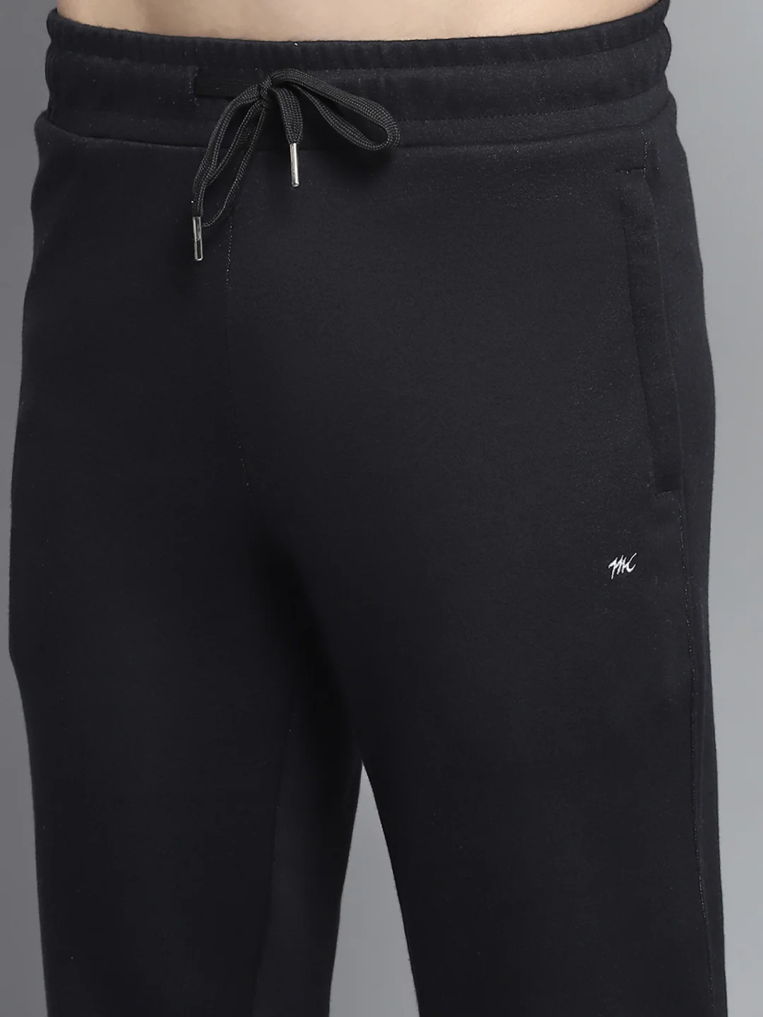 Men Black Solid Collar Full Sleeve Winter Tracksuit - Image 7