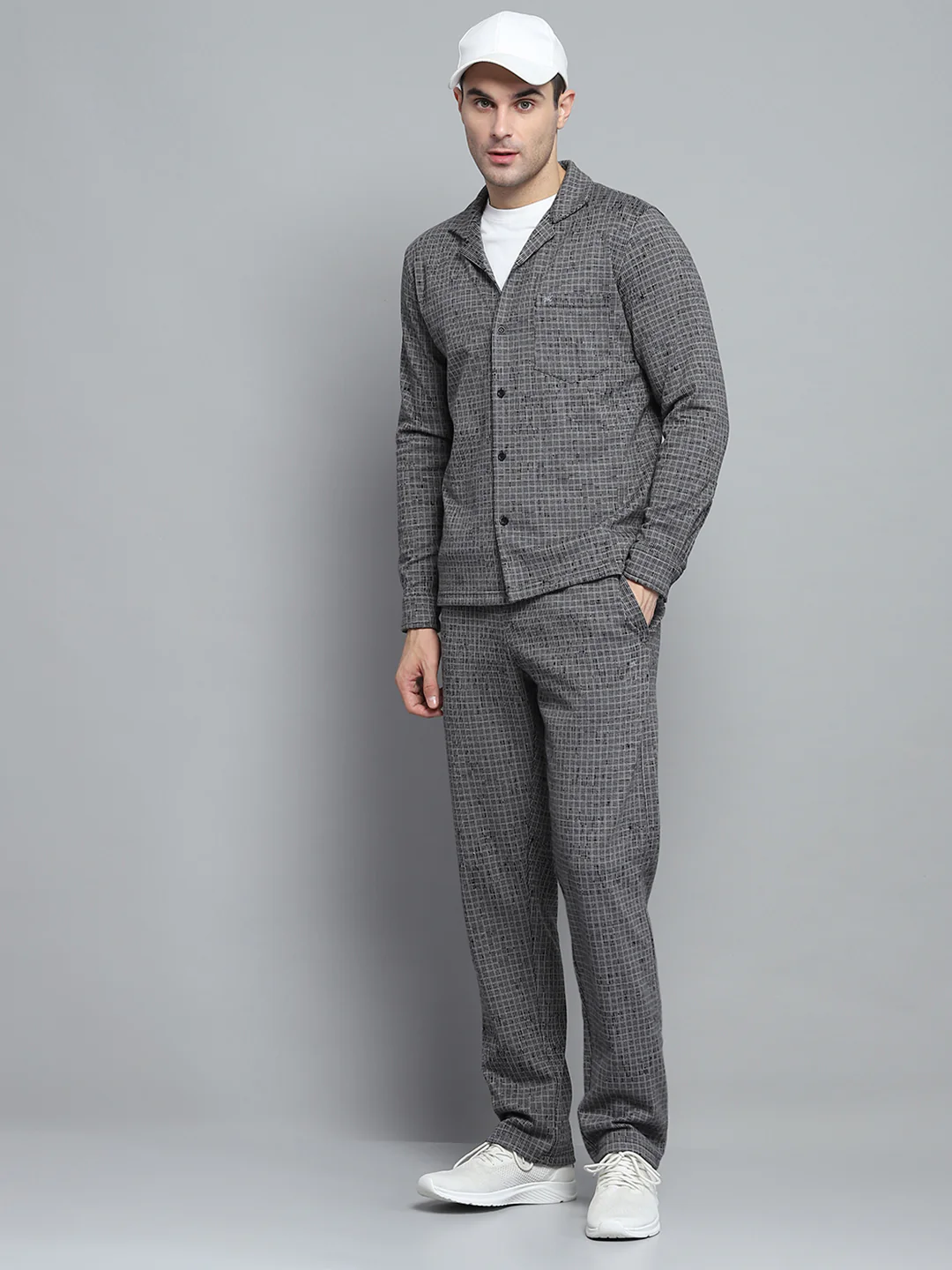 Men Black Solid Collar Full Sleeve Winter Tracksuit - Image 2